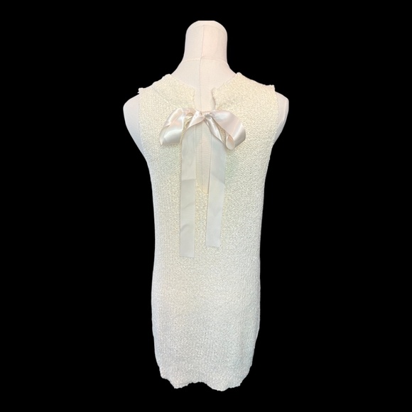 Sweaters - 👚 EUC Ivory Sleeveless Sweater w/ Ribbon Tie Back | Size L